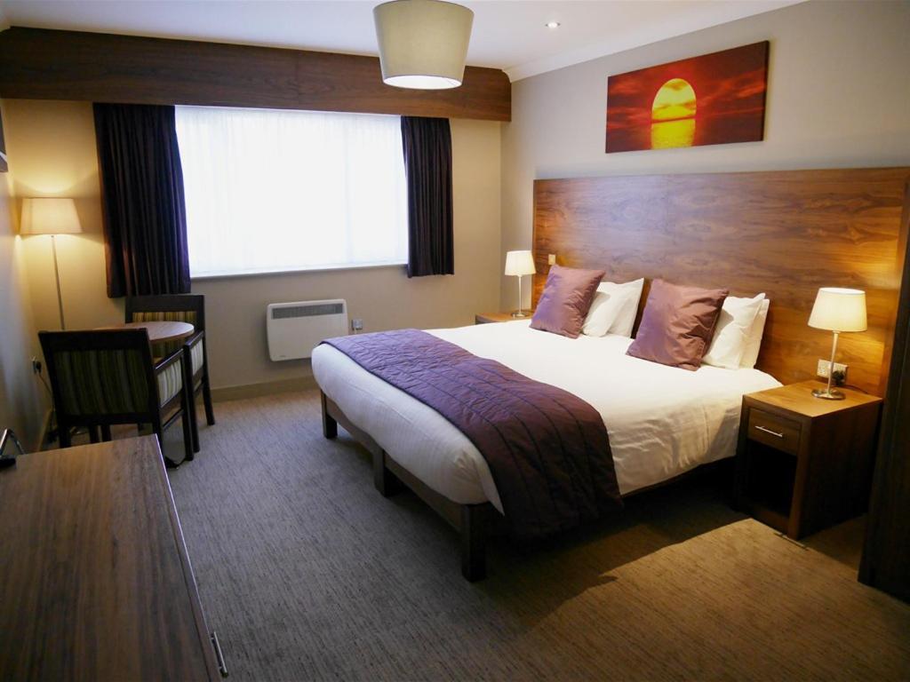 The White Hart Hotel Swindon Szoba fotó