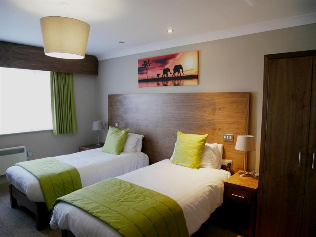 The White Hart Hotel Swindon Szoba fotó