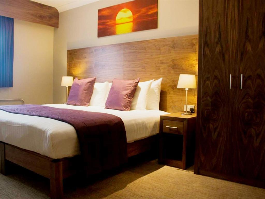 The White Hart Hotel Swindon Szoba fotó